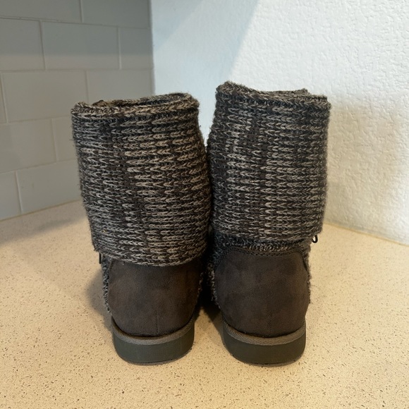Gray Sweater Boots - Picture 4 of 7
